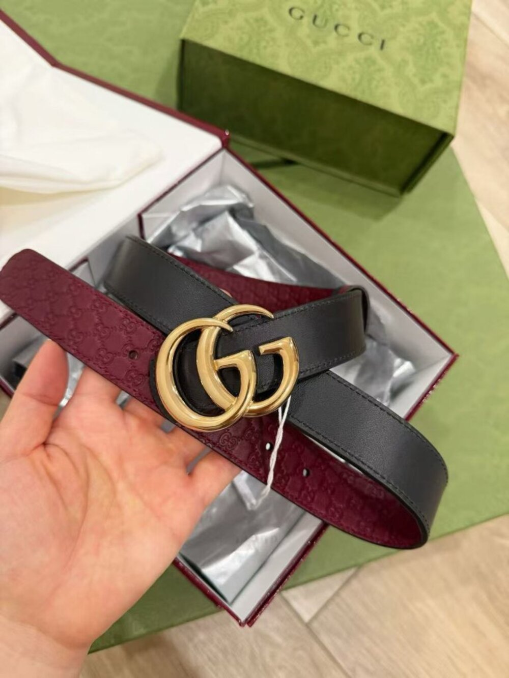 NWT Authentic Reversible Gucci Embossed Gold GG Calfskin Belt